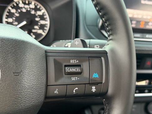 Certified 2025 Nissan Rogue SV FWD image 27