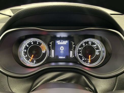 Used 2019 Jeep Cherokee Latitude Plus AWD/4WD image 14