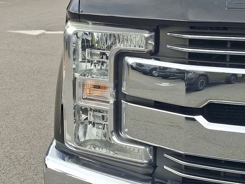 Used 2019 Ford F350 Lariat w/ Chrome Package image 9