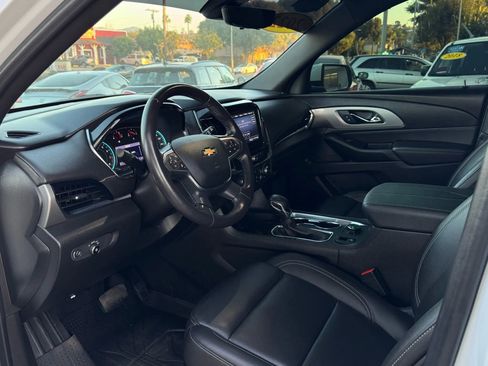 Used 2022 Chevrolet Traverse LT image 11