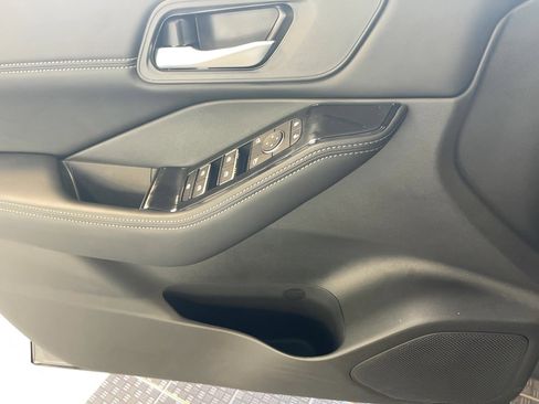 Used 2024 Nissan Rogue SL image 13