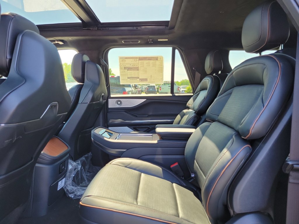 New 2026 Lincoln Navigator L Black Label AWD/4WD image 14