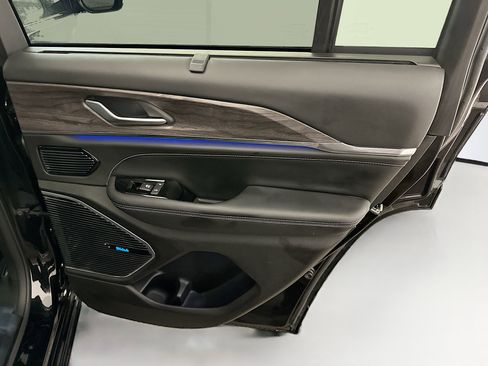 Used 2023 Jeep Grand Cherokee Overland w/ Luxury Tech Group IV image 32