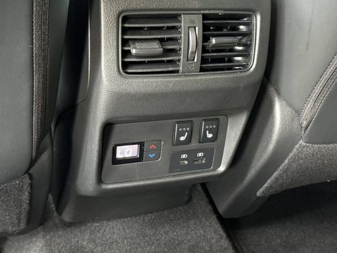 Used 2023 Nissan Rogue Platinum w/ Platinum Premium Package FWD image 11