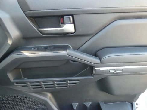 Used 2025 Toyota Tacoma TRD Sport image 38