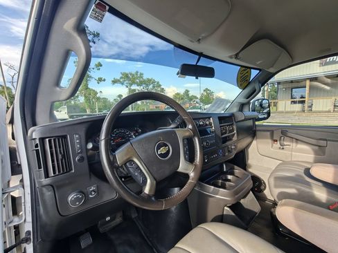 Used 2018 Chevrolet Express 2500 w/ Driver Convenience Package RWD image 17
