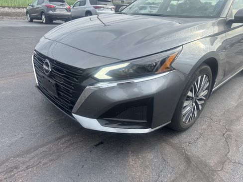 Used 2023 Nissan Altima 2.5 SV w/ SV Premium Package AWD/4WD image 10