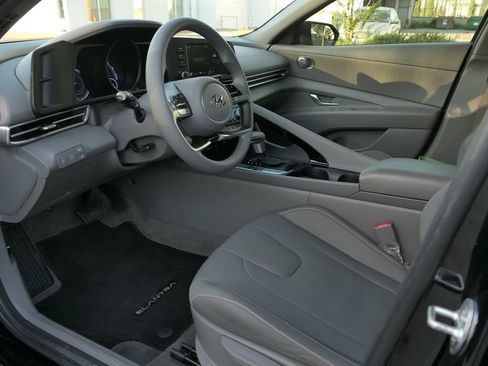 Used 2023 Hyundai Elantra Blue image 11