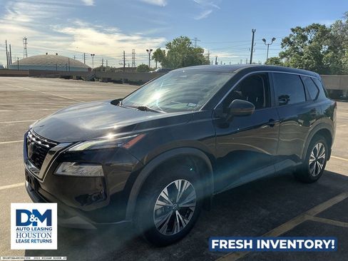 Used 2022 Nissan Rogue SV image 2