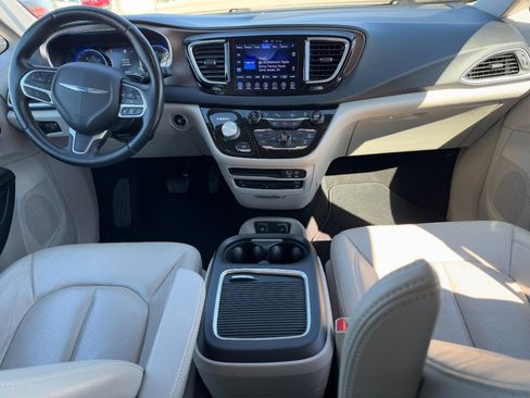 Used 2017 Chrysler Pacifica Touring-L Plus w/ Advanced Safetytec Group image 13