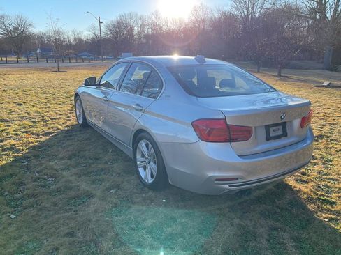 Used 2017 BMW 330e w/ Technology Package image 15