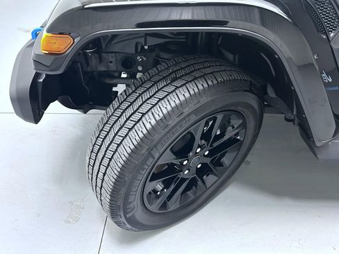 Used 2024 Jeep Wrangler Unlimited Sahara w/ Technology Group image 23