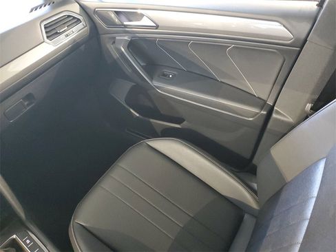 Used 2023 Volkswagen Tiguan SE R-Line image 12