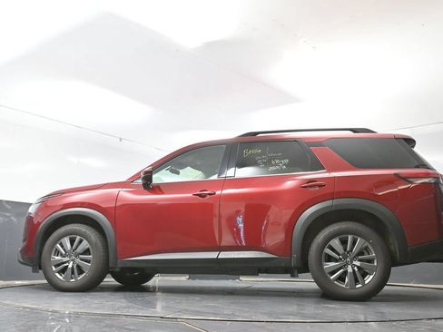 Used 2025 Nissan Pathfinder SV FWD image 30