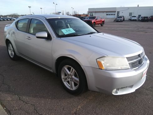 Used 2010 Dodge Avenger R/T image 4