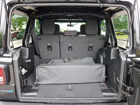 Used 2023 Jeep Wrangler Unlimited w/ Sun & Screen Package AWD/4WD image 30