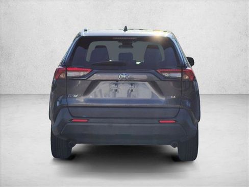 Used 2021 Toyota RAV4 LE FWD image 5