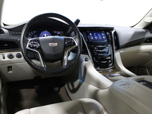 Used 2018 Cadillac Escalade Premium Luxury image 2