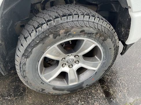 Used 2019 RAM 1500 Sport w/ Level 2 Equipment Group AWD/4WD image 3