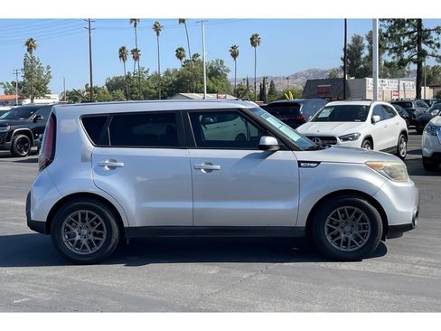 Used 2016 Kia Soul FWD image 7