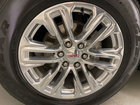 Used 2024 GMC Yukon XL SLT image 27