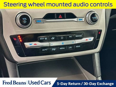 Certified 2023 Ford Explorer XLT w/ Class IV Trailer Tow Package AWD/4WD image 19