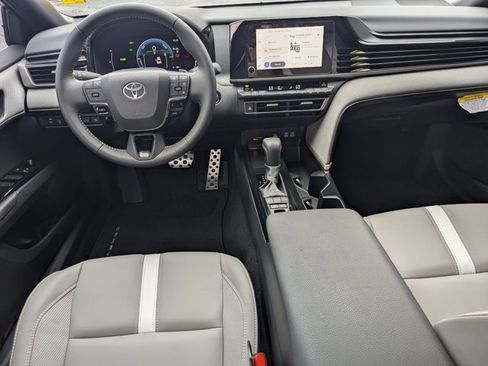 Used 2025 Toyota Camry SE image 19