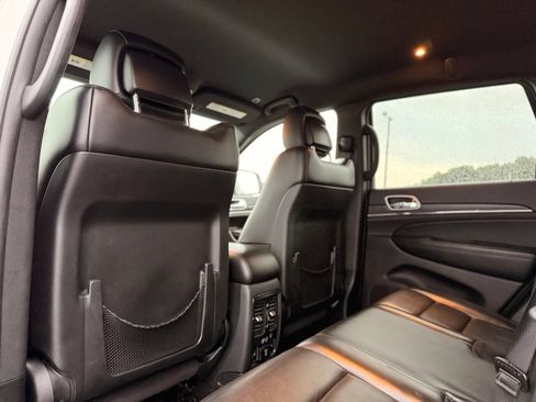 Used 2018 Jeep Grand Cherokee Limited RWD image 19