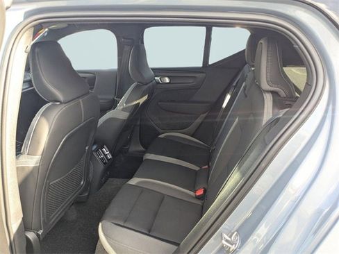 Used 2023 Volvo XC40 Recharge Ultimate image 8