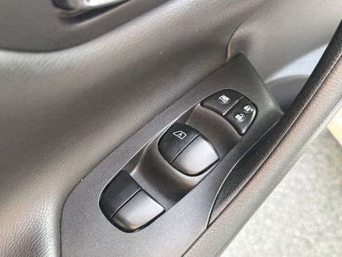 Used 2017 Nissan Altima 2.5 SR w/ Midnight Edition Package image 21