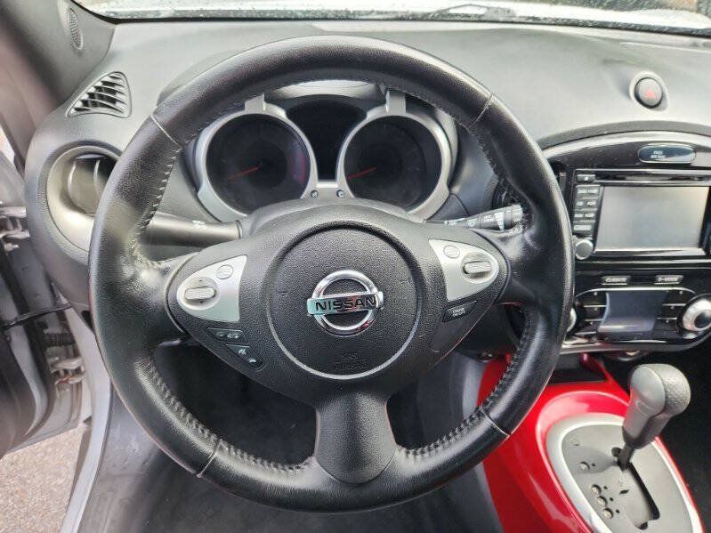 Used 2015 Nissan Juke SV w/ Technology Package FWD image 13