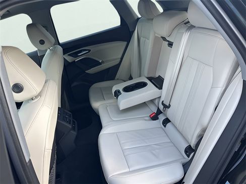 New 2025 Audi Q5 Premium image 18