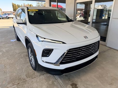 Used 2025 Buick Enclave Preferred image 5