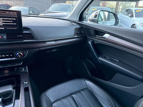 Used 2021 Audi Q5 2.0T Premium w/ Convenience Package image 29