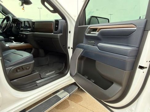 Used 2023 Chevrolet Silverado 1500 High Country w/ High Country Premium Package AWD/4WD image 23