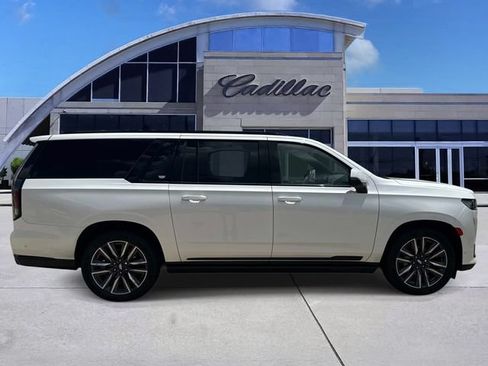 Used 2024 Cadillac Escalade ESV Sport w/ Touring Package AWD/4WD image 4