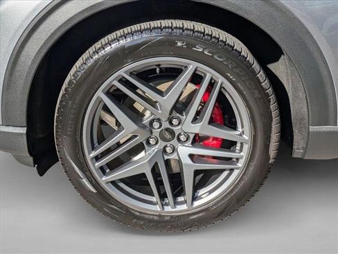 Used 2025 Ford Explorer ST image 24