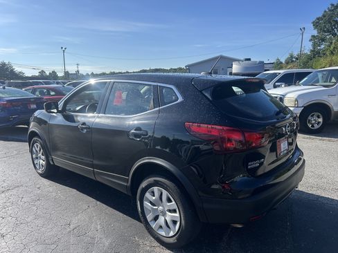 Used 2018 Nissan Rogue Sport S FWD image 4
