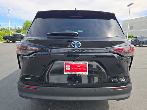 Used 2025 Toyota Sienna XLE image 15