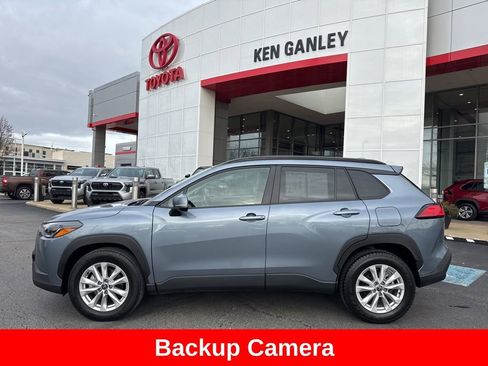 Used 2023 Toyota Corolla Cross LE image 3