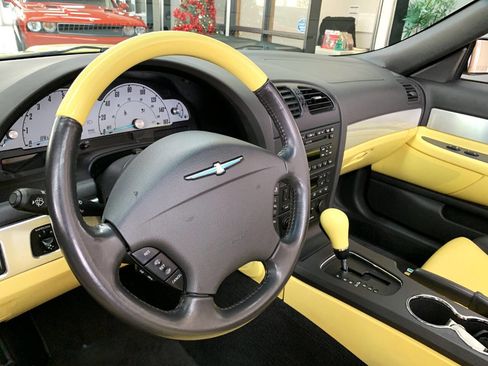 Used 2002 Ford Thunderbird Deluxe image 9