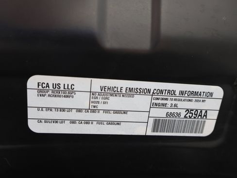 Used 2024 Chrysler Pacifica Touring-L FWD image 20