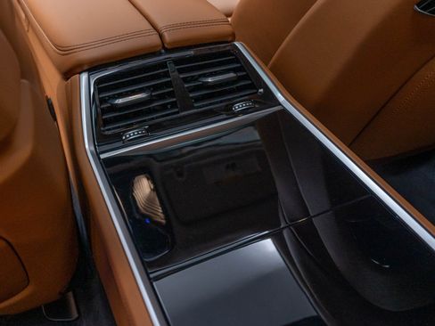 Used 2022 BMW ALPINA B7 xDrive AWD/4WD image 25