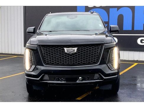Used 2025 Cadillac Escalade Sport Platinum w/ LPO, ONYX Package AWD/4WD image 3