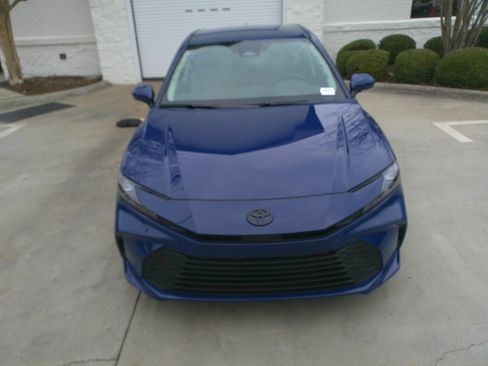 Used 2025 Toyota Camry LE image 3