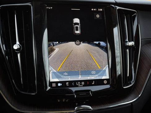 Used 2023 Volvo XC60 B5 Ultimate image 24