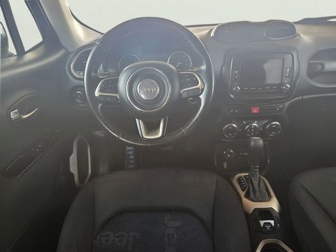 Used 2017 Jeep Renegade Latitude AWD/4WD image 4