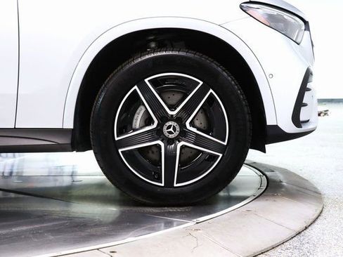 Used 2024 Mercedes-Benz GLC 300 4MATIC image 16