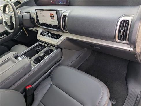 New 2025 Ford Expedition Active image 23