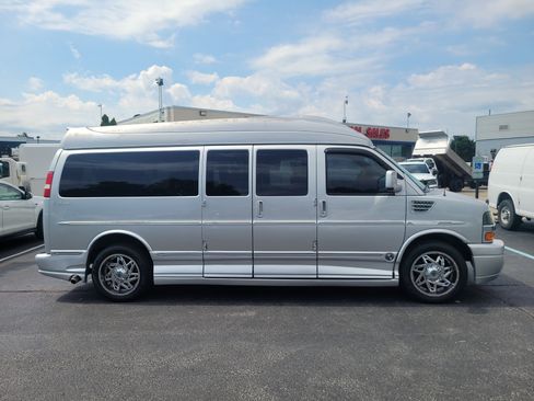 Used 2012 Chevrolet Express 2500 LT RWD image 2